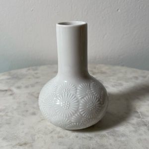 Vintage Thomas Germany Flower Festival Bud Vase - Embossed Daisies - White